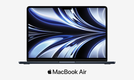 nový tmavý MacBook Air 2 se stříbrnou tapetou