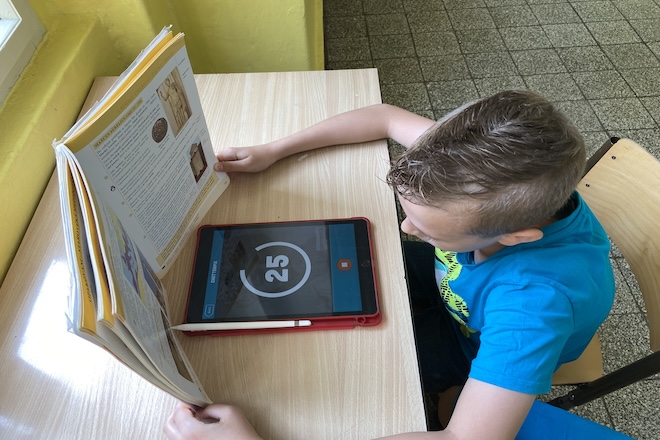 Když historie ožívá: Jak děti rozmluvily slavné osobnosti pomocí iPadů